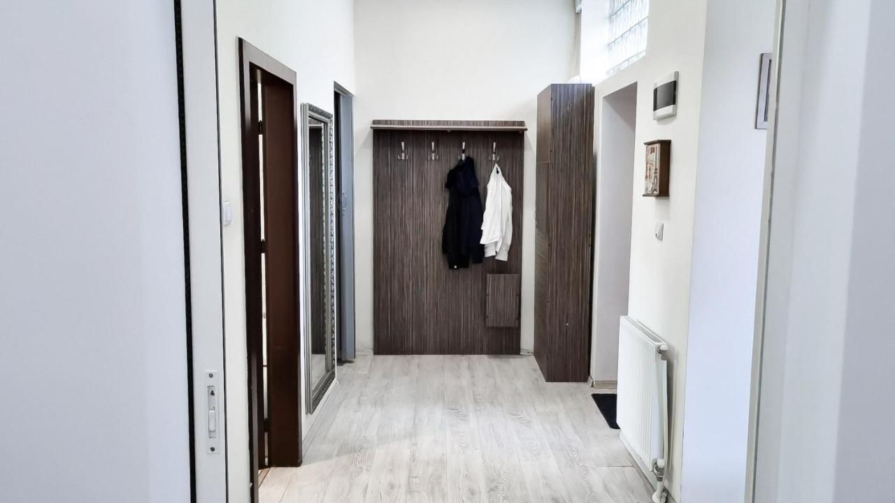 Simi Central Apartment Oradea Exterior photo