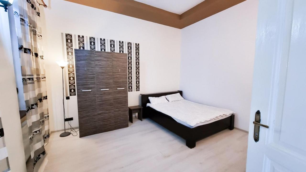 Simi Central Apartment Oradea Exterior photo
